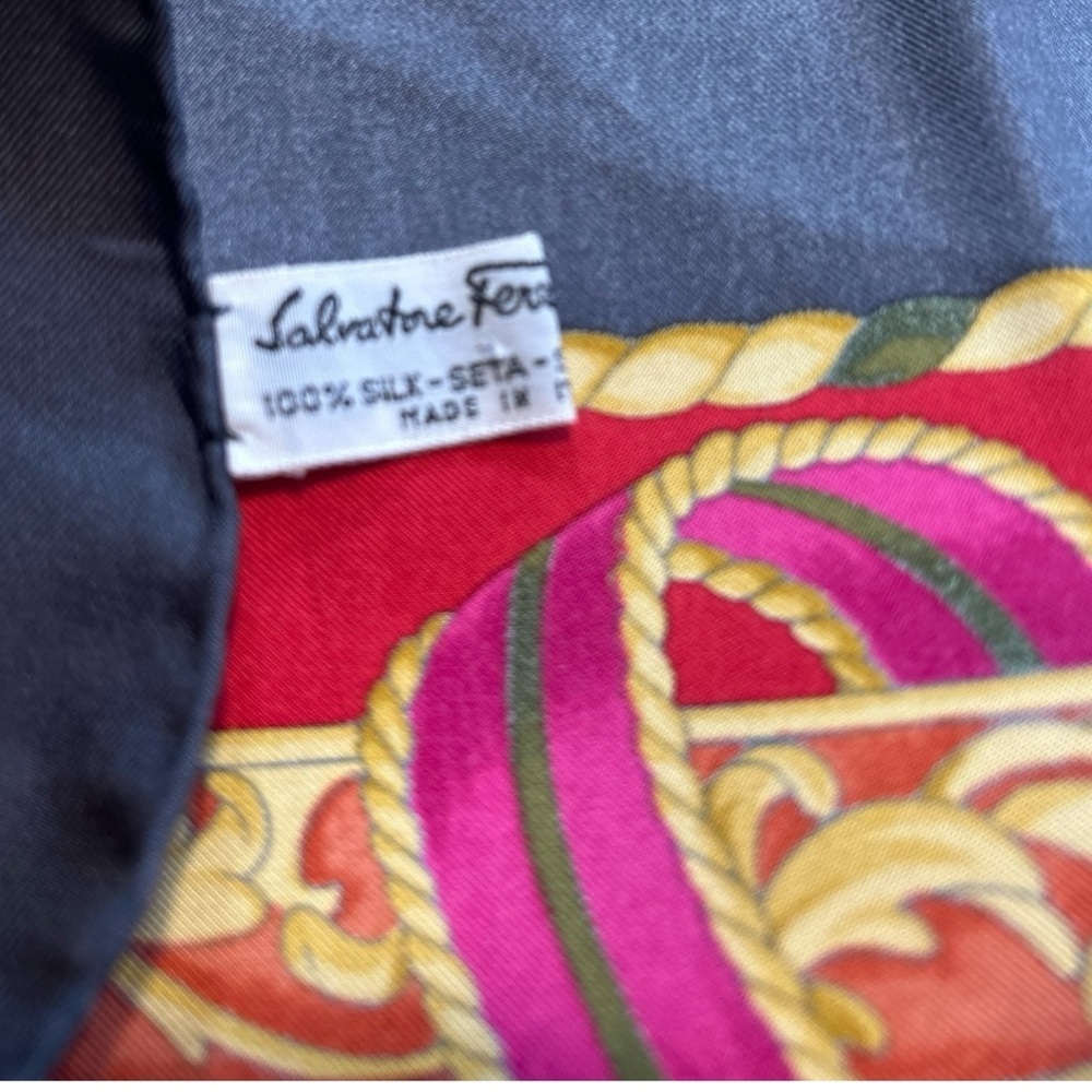 Salvatore Ferragamo scarf - Picture 4 of 13